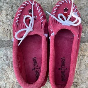 Minnetonka pink moccasins